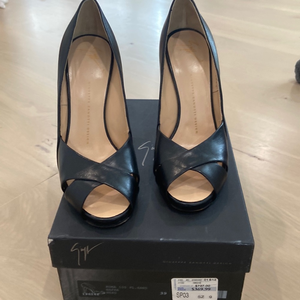 Giuseppe Zanotti peep toe pump